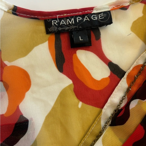 Sheer kimono style top. Tie closure with small chain detail. - Picture 5 of 7